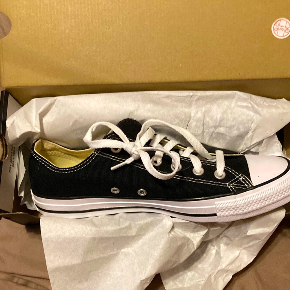 New In box black and white converse